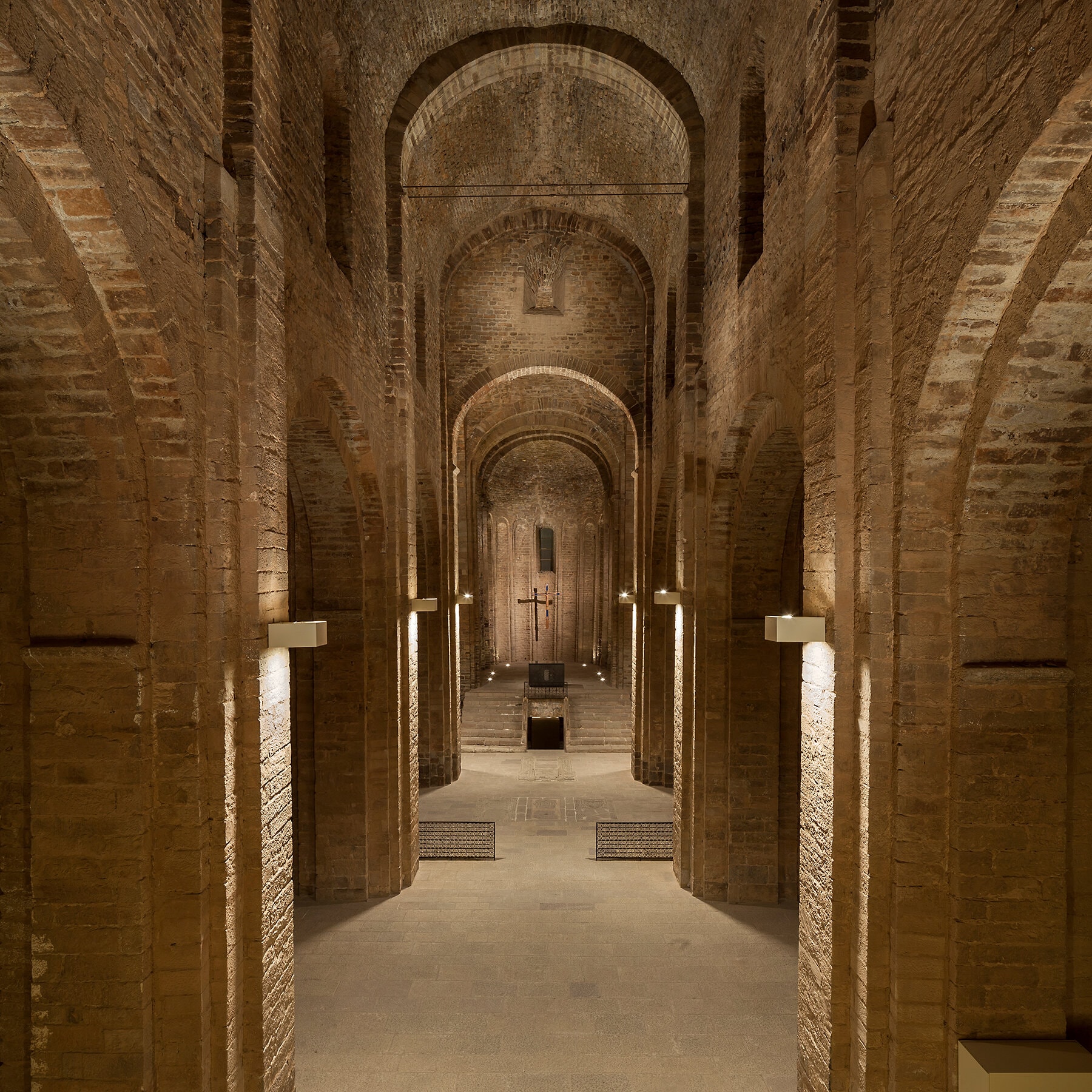 Iluminaci N De La Iglesia De San Vicente Del Castillo De Cardona Intervento